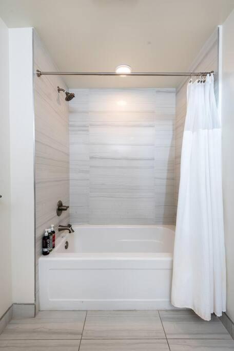 Luxurious Penthouse In Beverly Hills - Sleeps 10 Los Angeles Luaran gambar